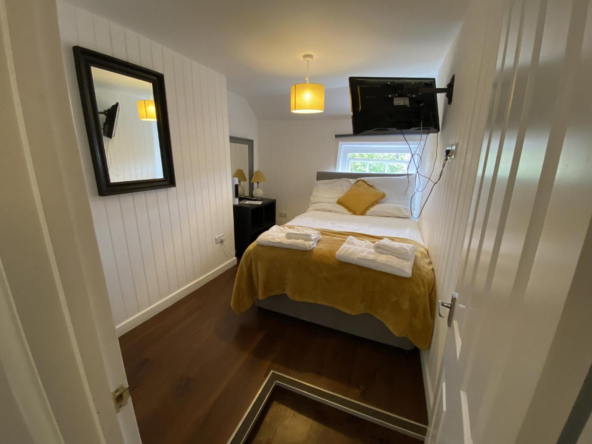 Wheatsheaf Hotel Newport  Room photo