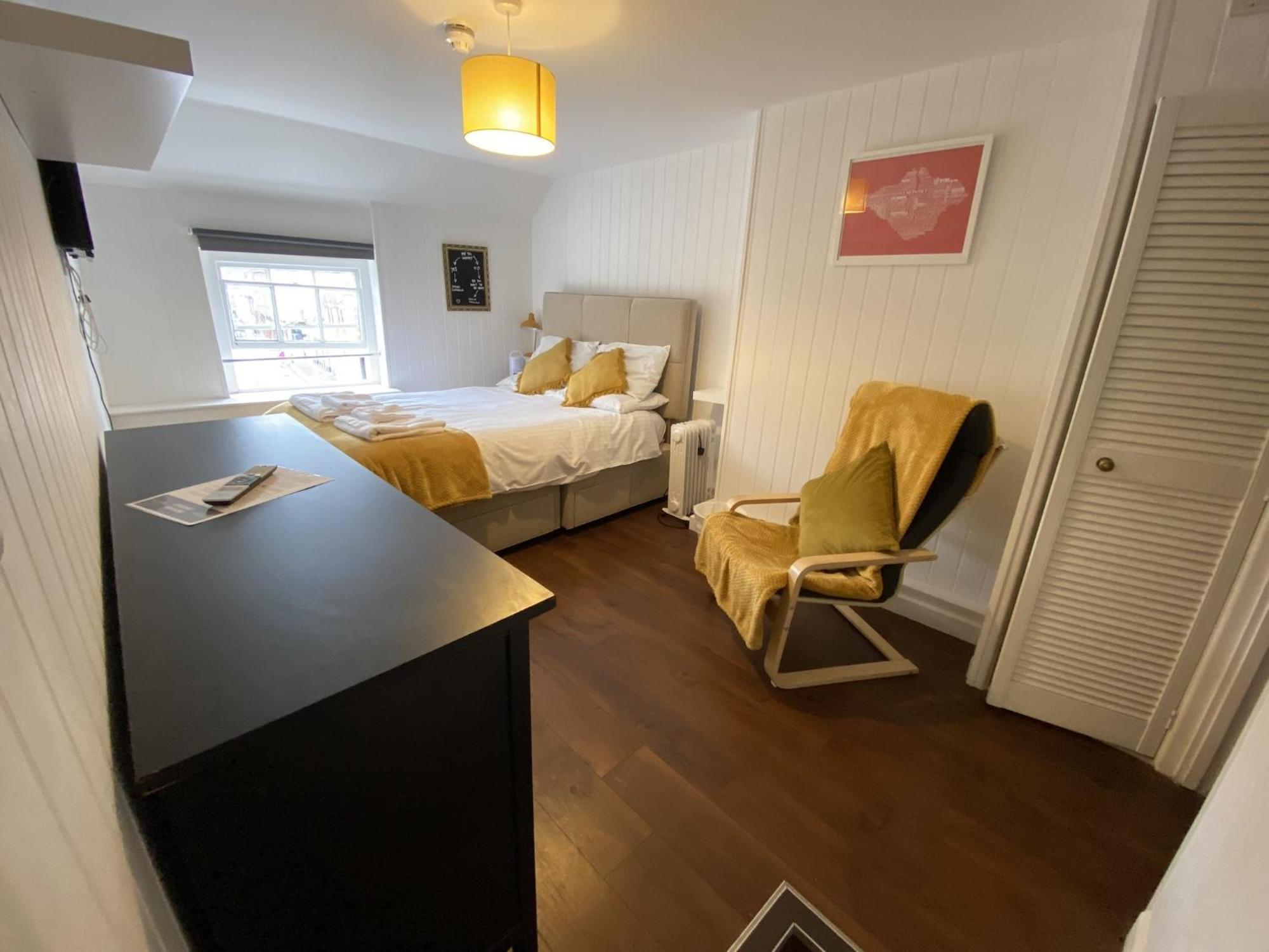 Wheatsheaf Hotel Newport  Room photo